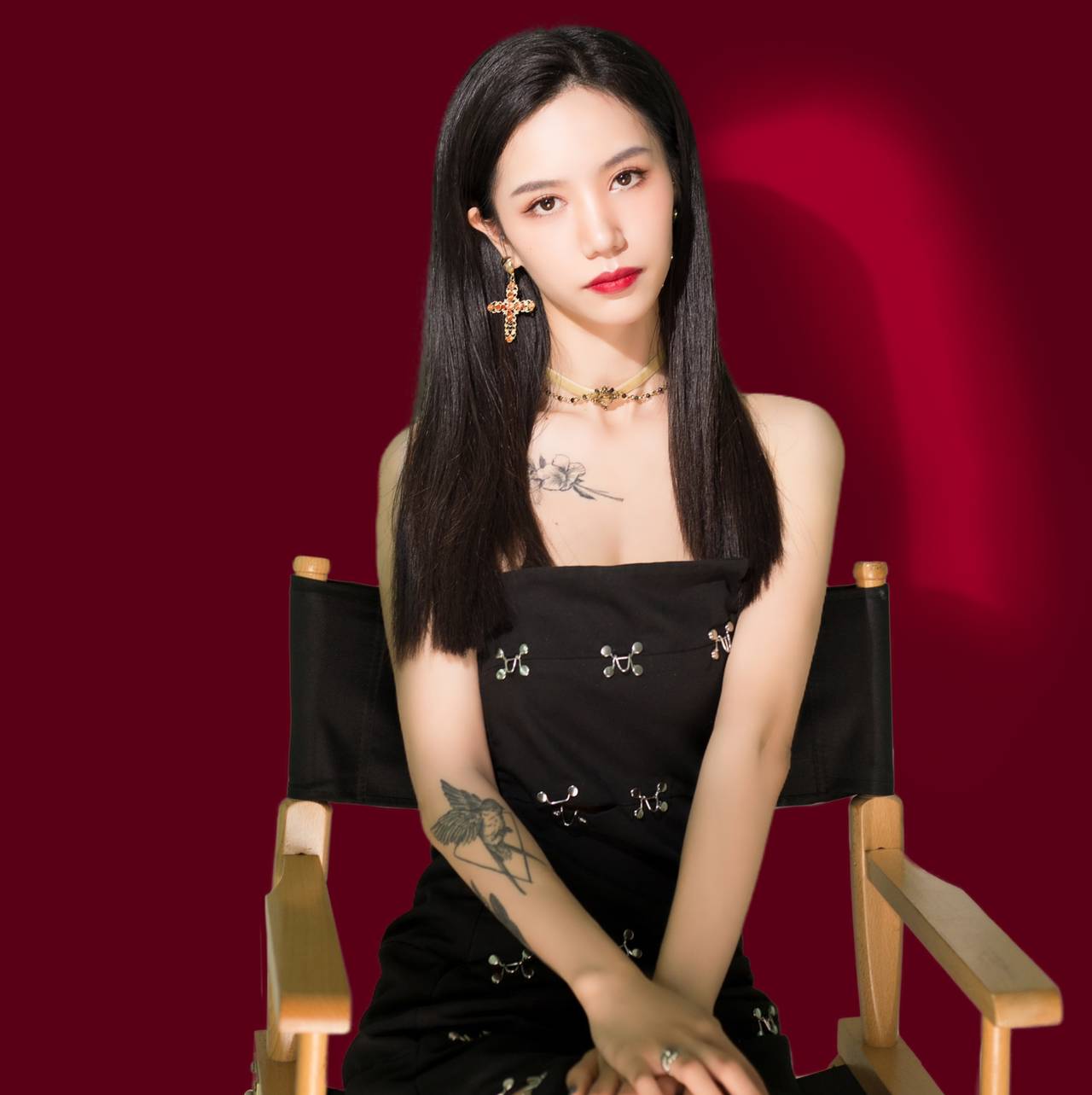 红与黑菠萝
